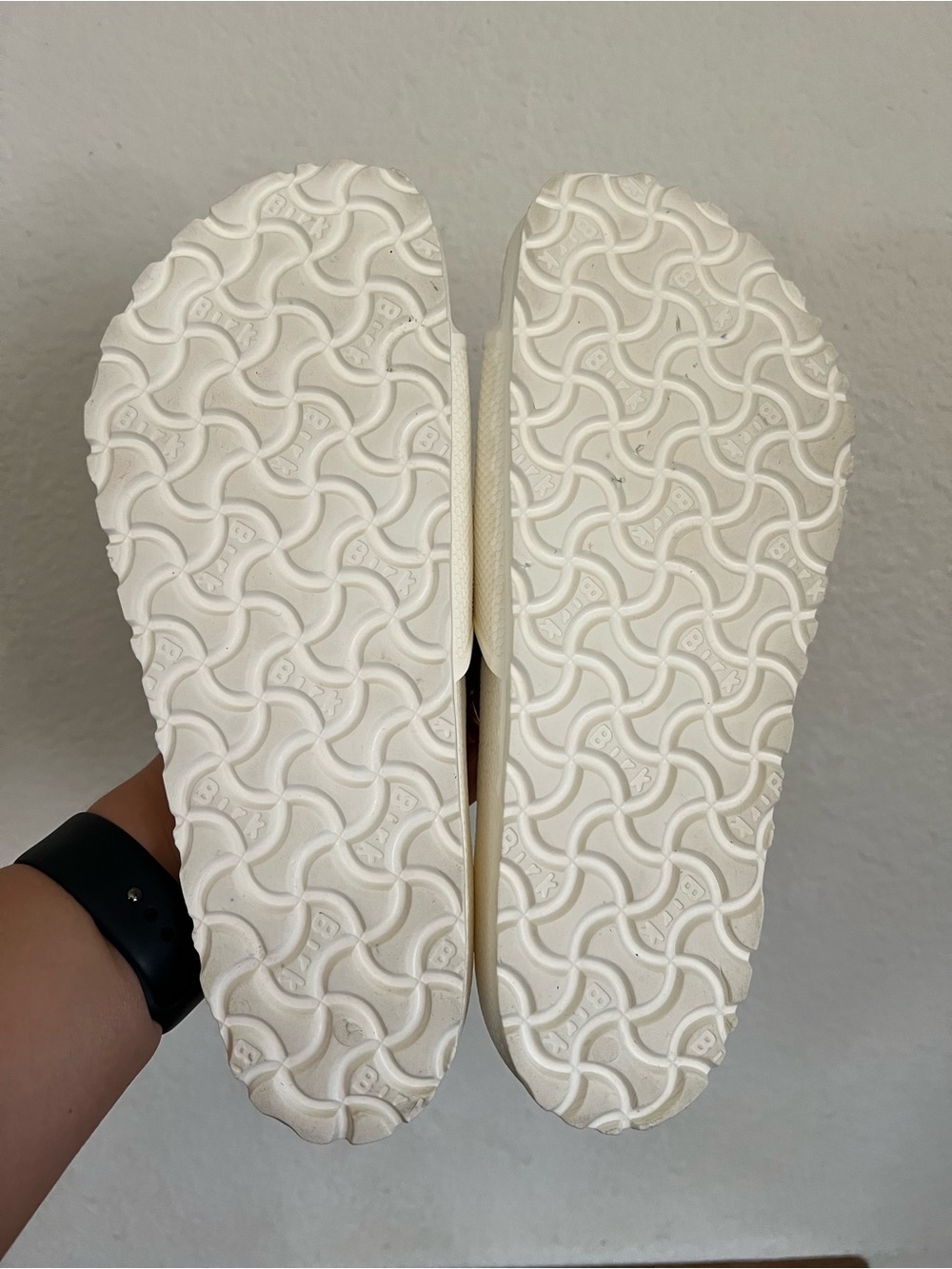 Birkenstock Barbados Essentials
EVA White Slip On Sandals Sz 38 L 7-7.5 M 5-5.5 - Picture 10 of 12
